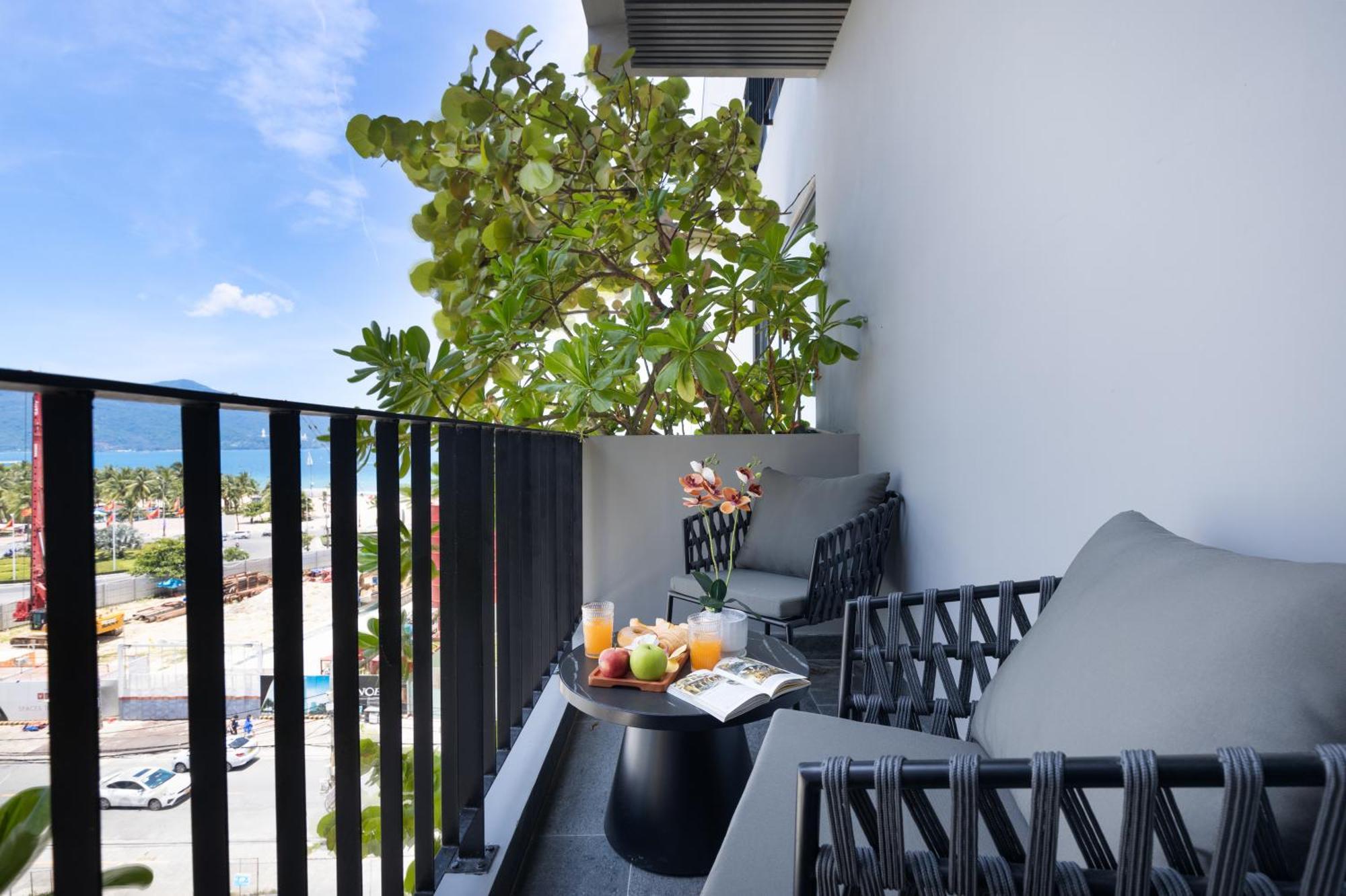 Jbay Beachfront Boutique Hotel Danang Exterior photo