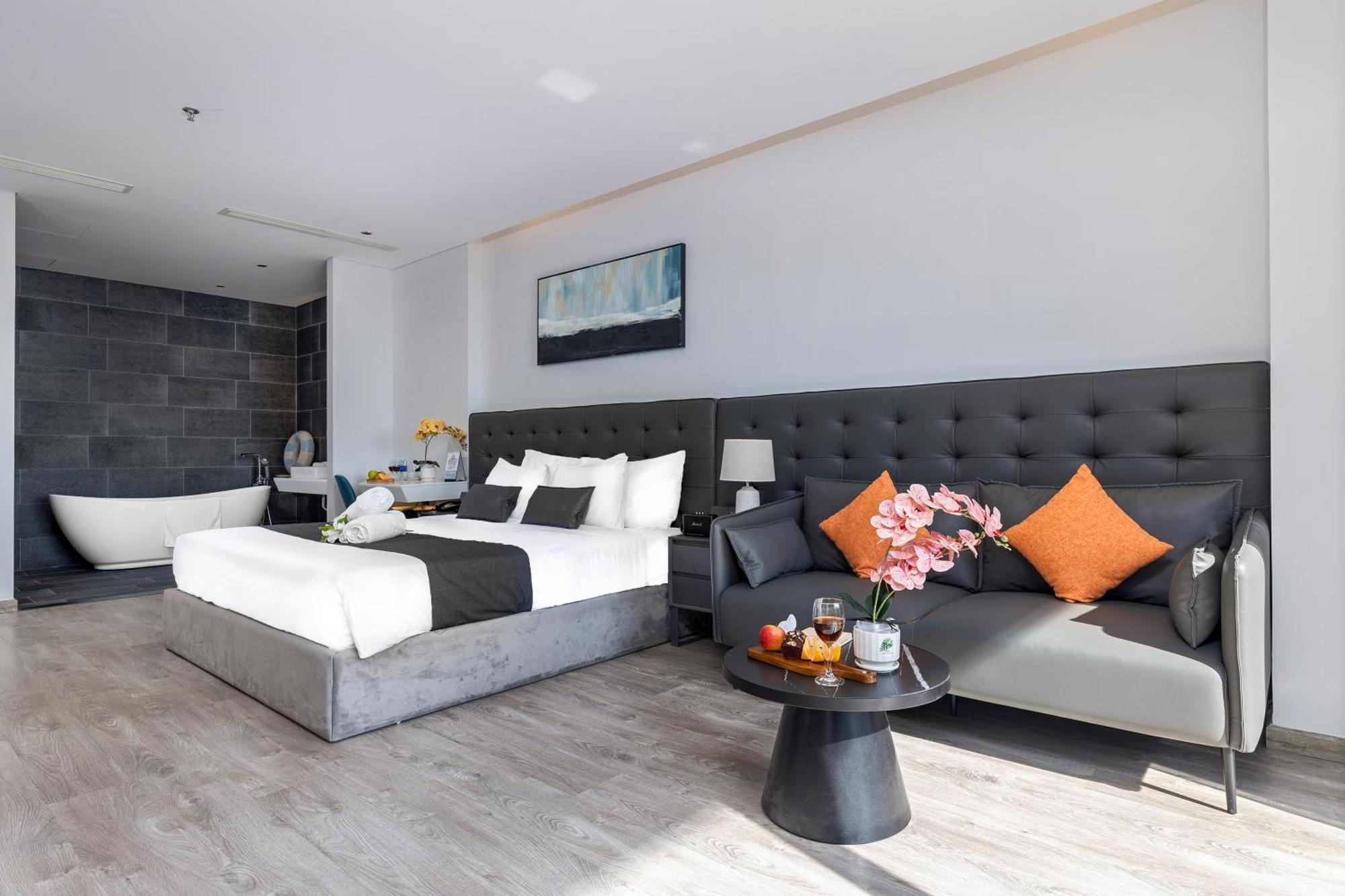Jbay Beachfront Boutique Hotel Danang Exterior photo