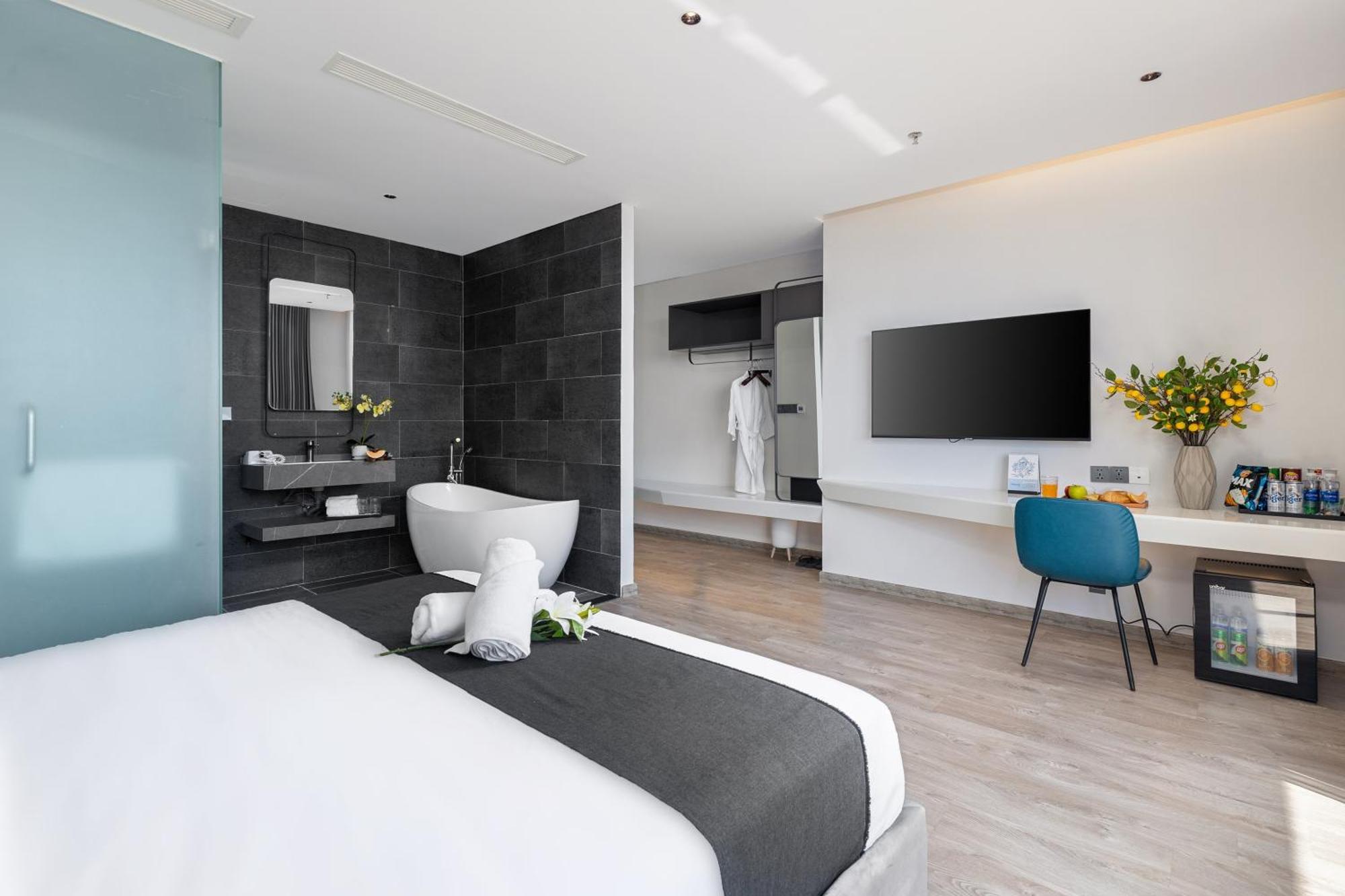 Jbay Beachfront Boutique Hotel Danang Exterior photo