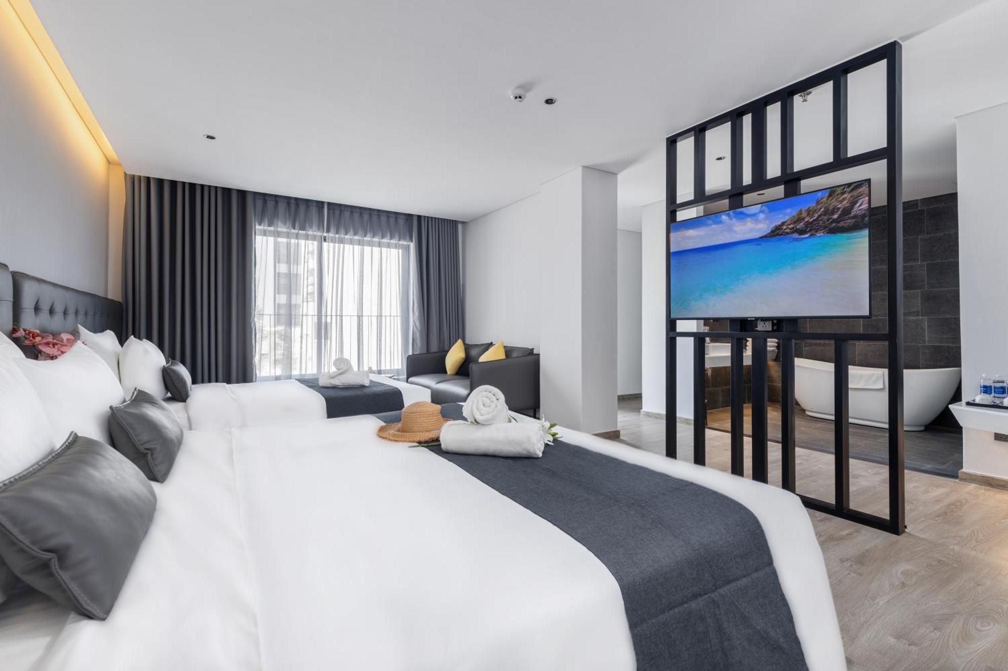 Jbay Beachfront Boutique Hotel Danang Exterior photo