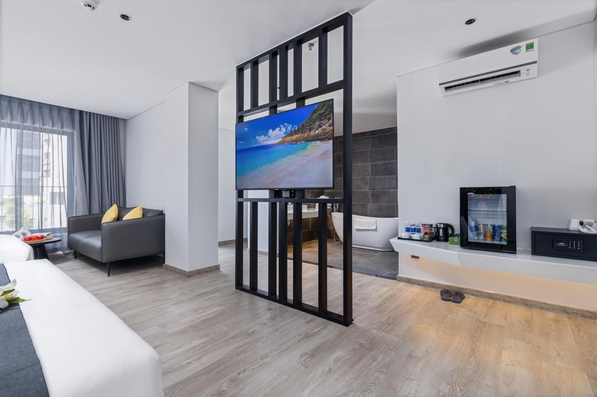 Jbay Beachfront Boutique Hotel Danang Exterior photo